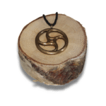 Rankų darbo amuletas: Baltų Saulė – Amžino Gyvenimo Ratas