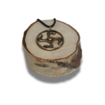 Baltų papuošalas –  Saulės amuletas „Gulbelių skydas“