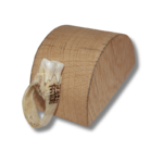 Rankų darbo kaulinis žiedas–amuletas su Baltų simboliais